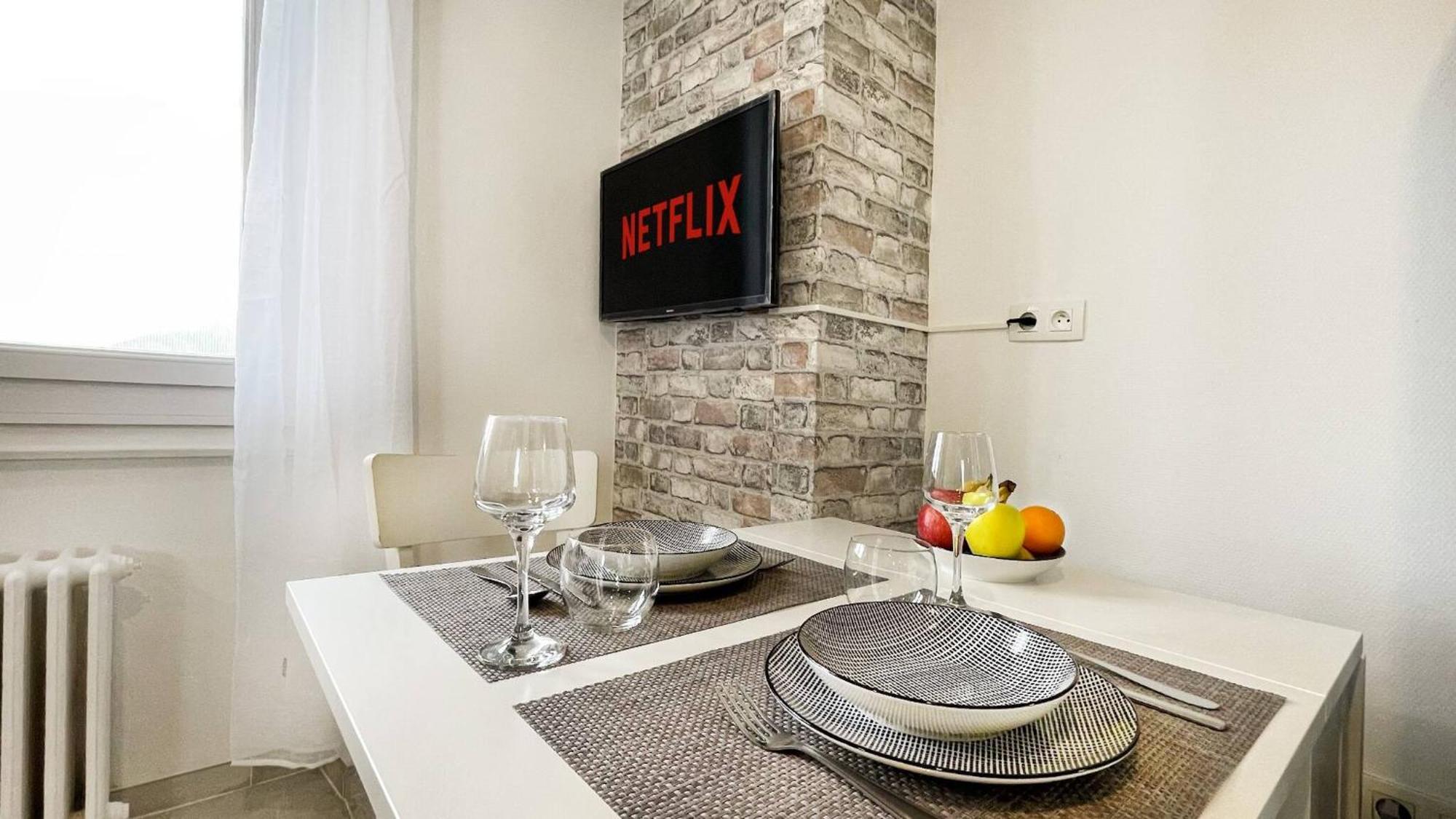 Homey Keola - Parking Prive Gratuit - Aux Portes De Geneve - Au Pied Du Tram - Appartement Avec 1 Chambre Et Un Grand Salon Avec Un Canape-Lit 앵빌리 외부 사진